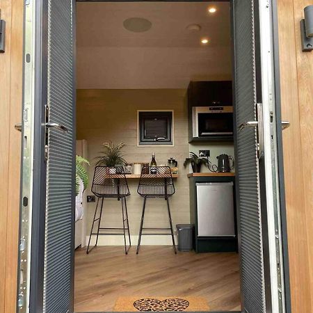 Dee Lodge With Private Hot Tub Llangollen Exterior foto