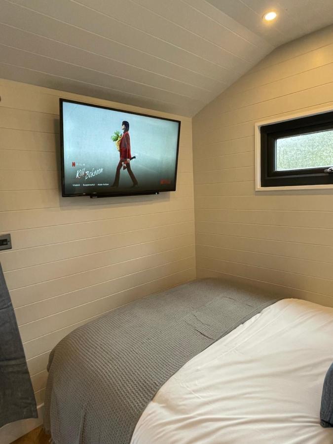 Dee Lodge With Private Hot Tub Llangollen Exterior foto